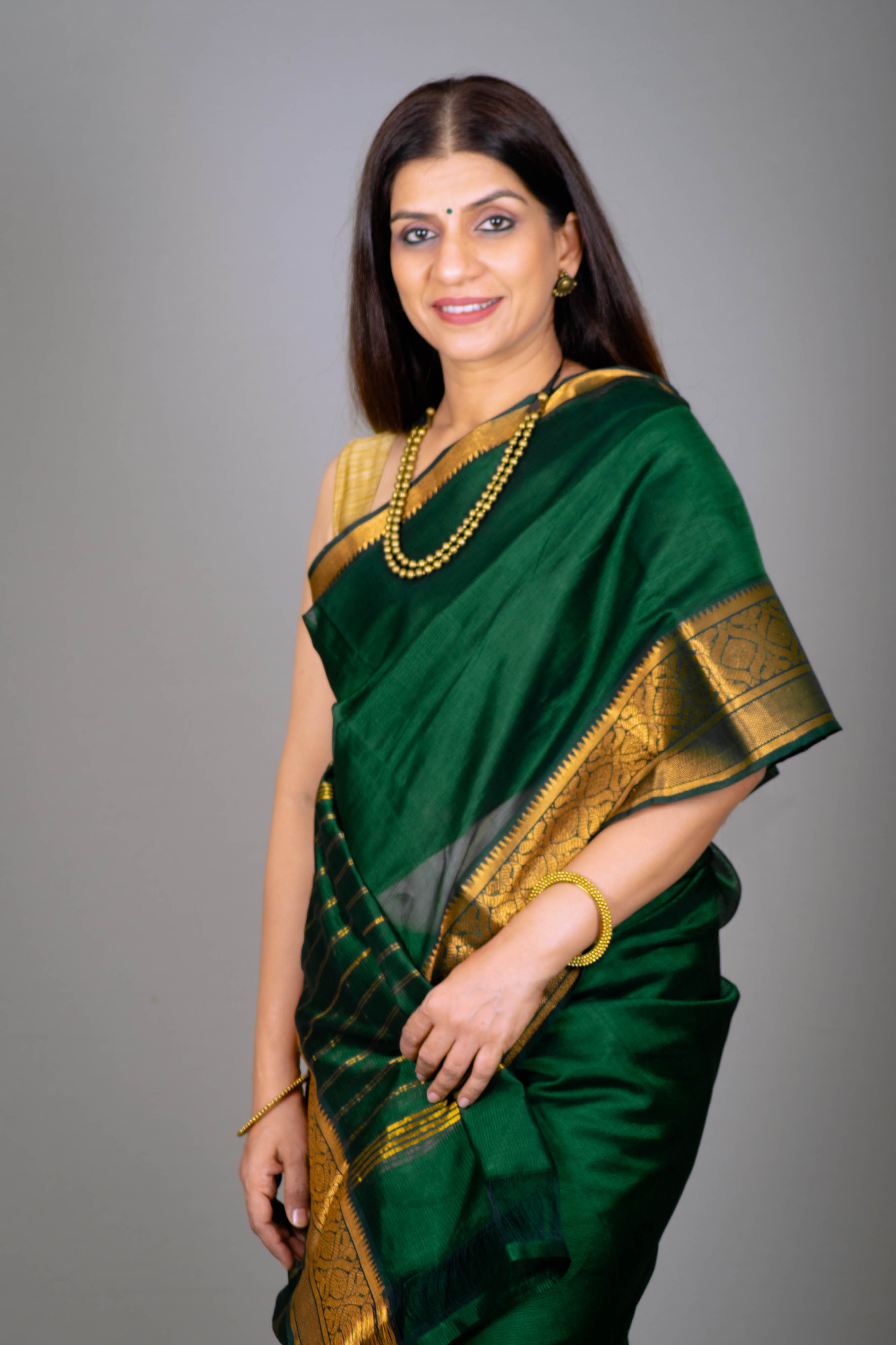 Gauri Pure Venkatagiri Silk Saree in Bottle Green Colour with Gadwal Border - Indian Handloomz