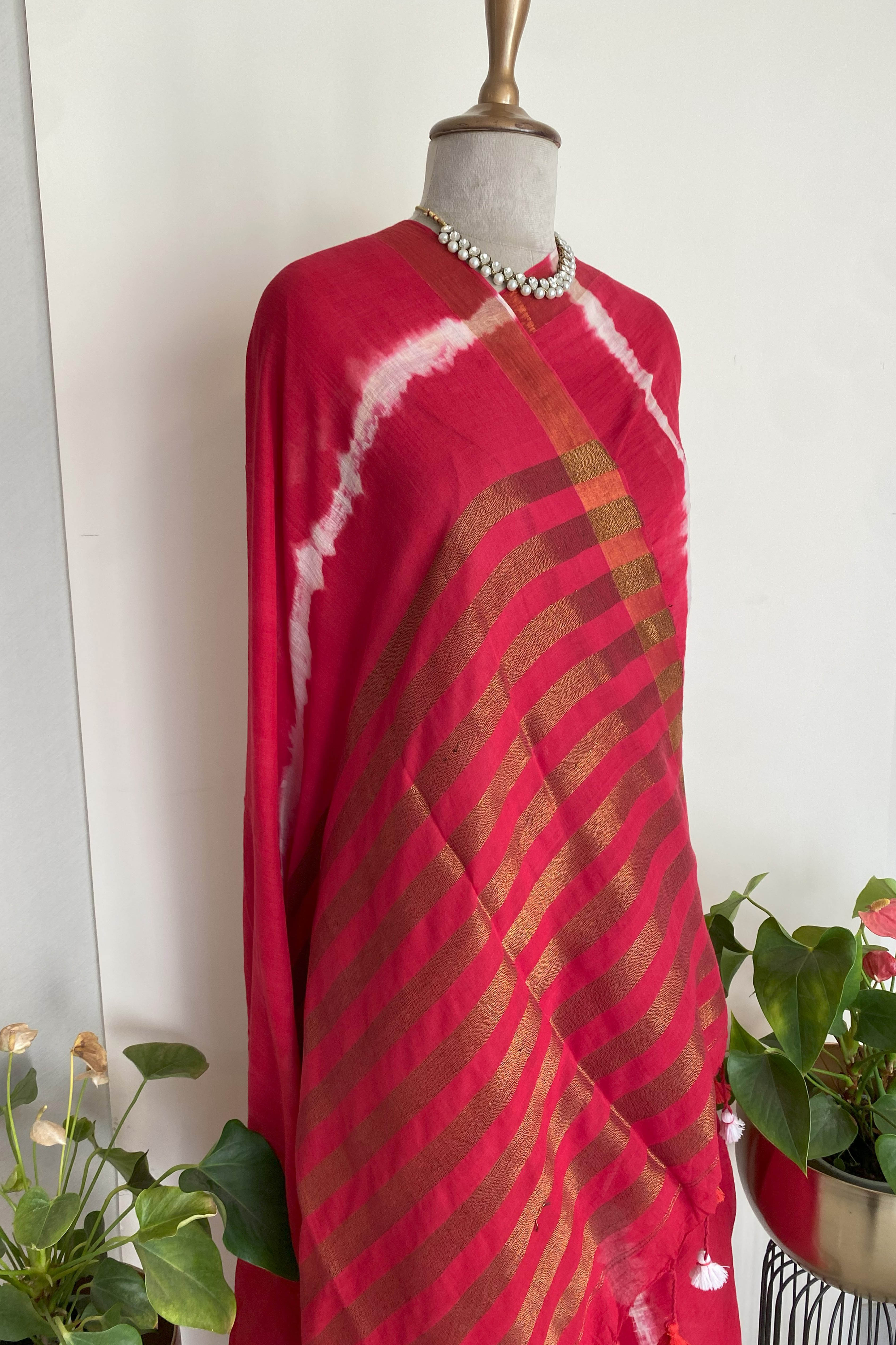 Aruna Pure Mul Cotton Red Tie Dye Saree - Indian Handloomz