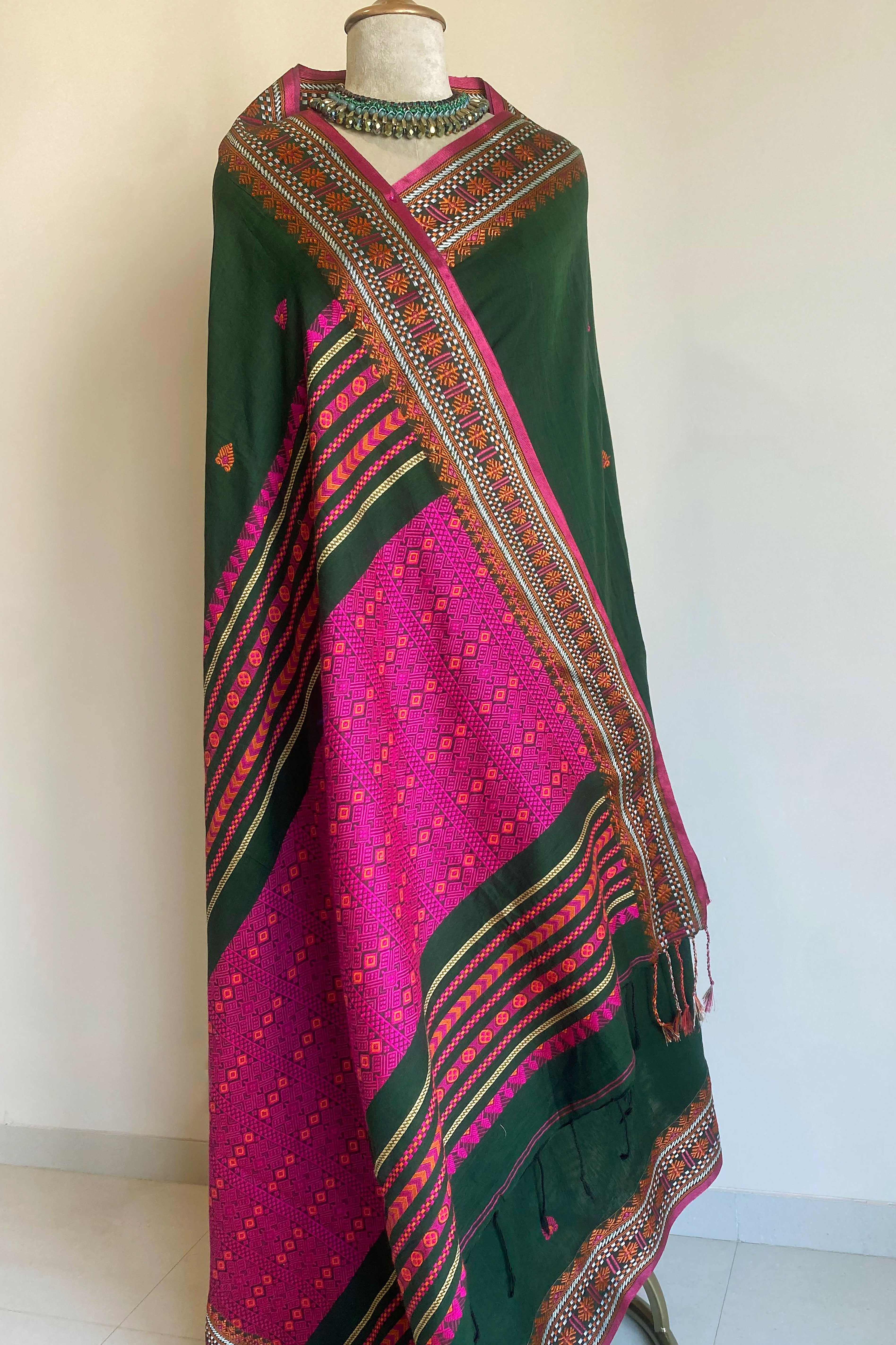 Hridya Jamdani Assam Cotton Saree in Green, White and Magenta Colour - Indian Handloomz