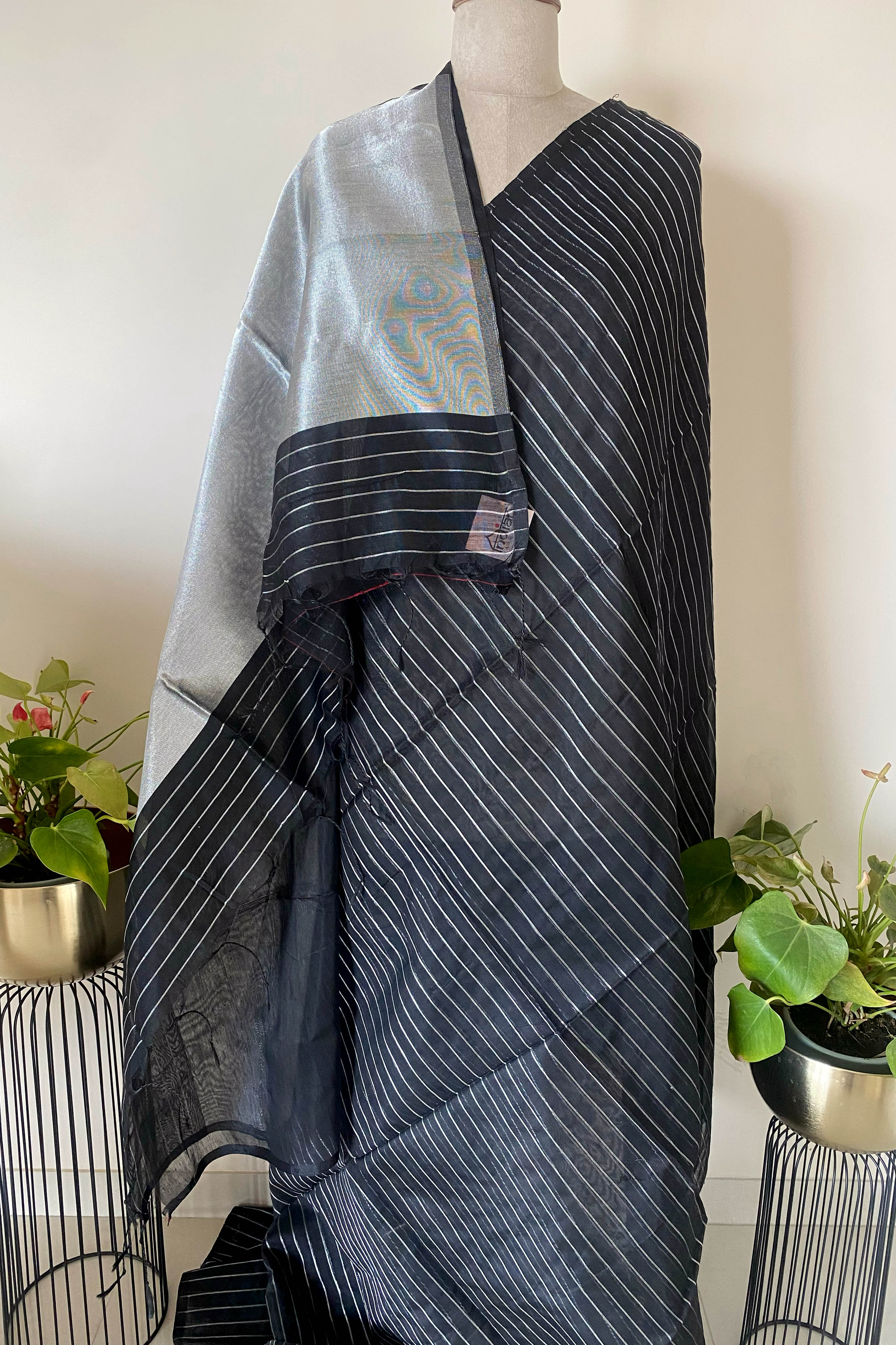 Black & Silver Jamdani Cotton Saree - Indian Handloomz