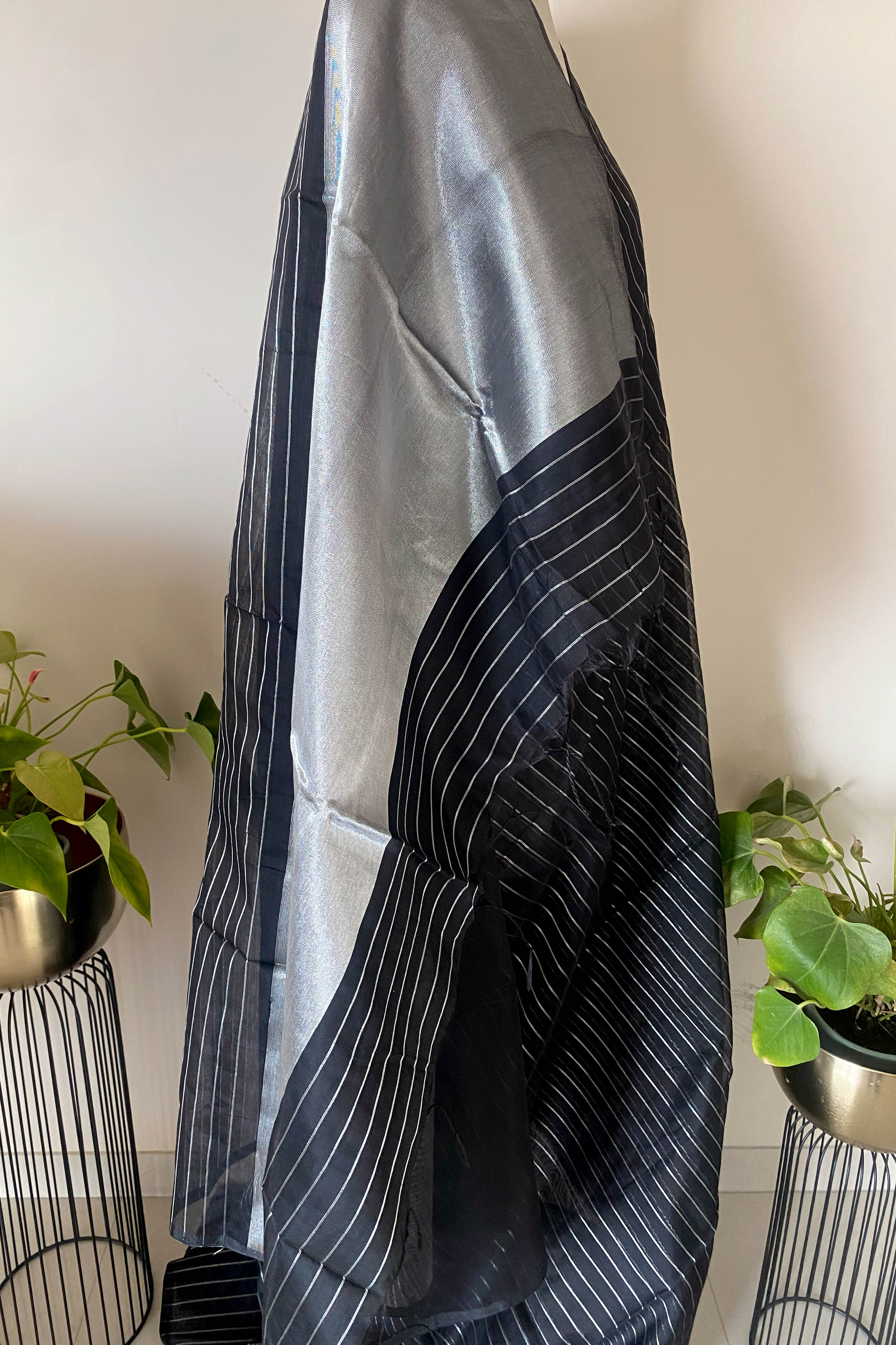 Black & Silver Jamdani Cotton Saree - Indian Handloomz