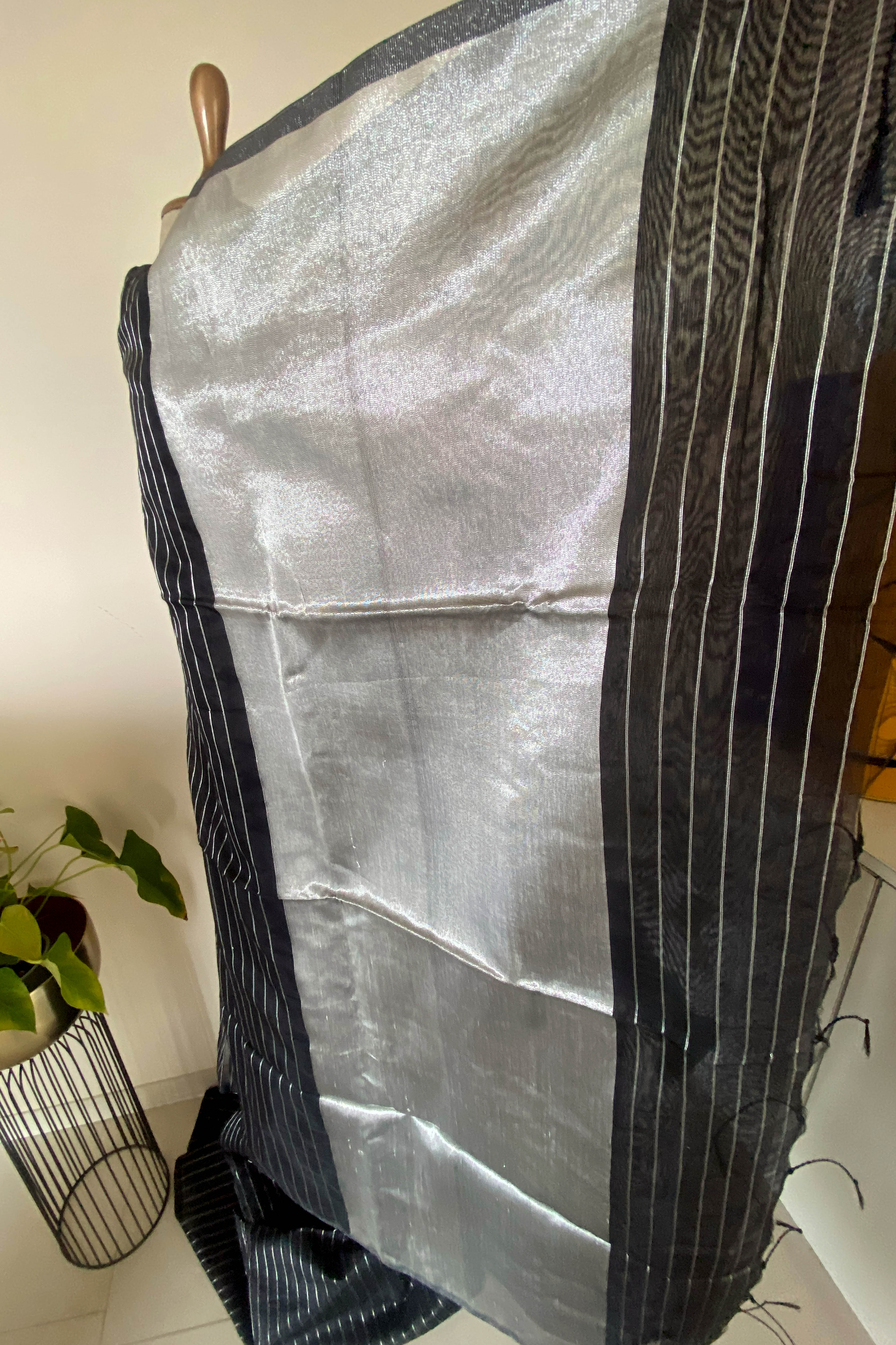 Black & Silver Jamdani Cotton Saree - Indian Handloomz