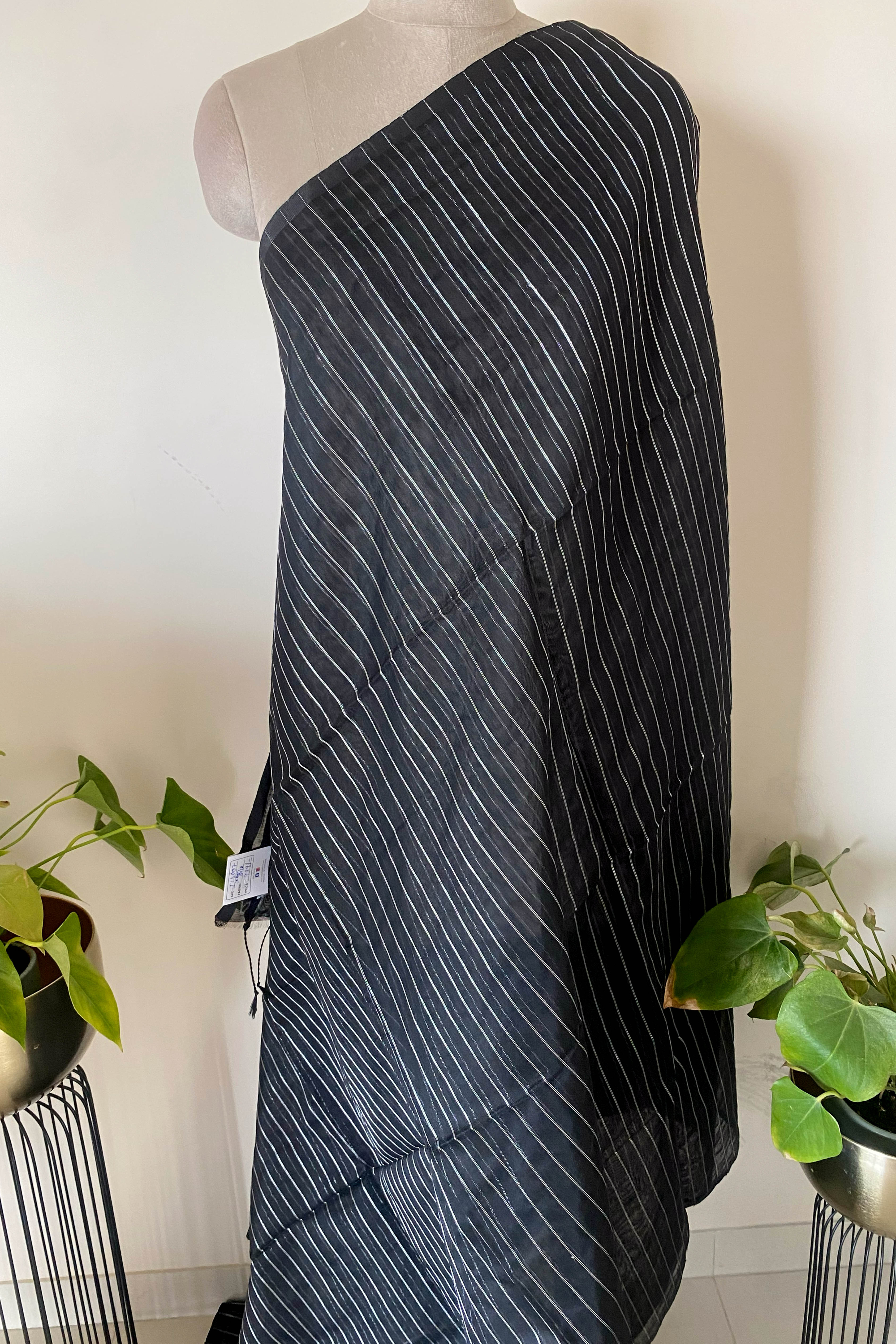 Black & Silver Jamdani Cotton Saree - Indian Handloomz