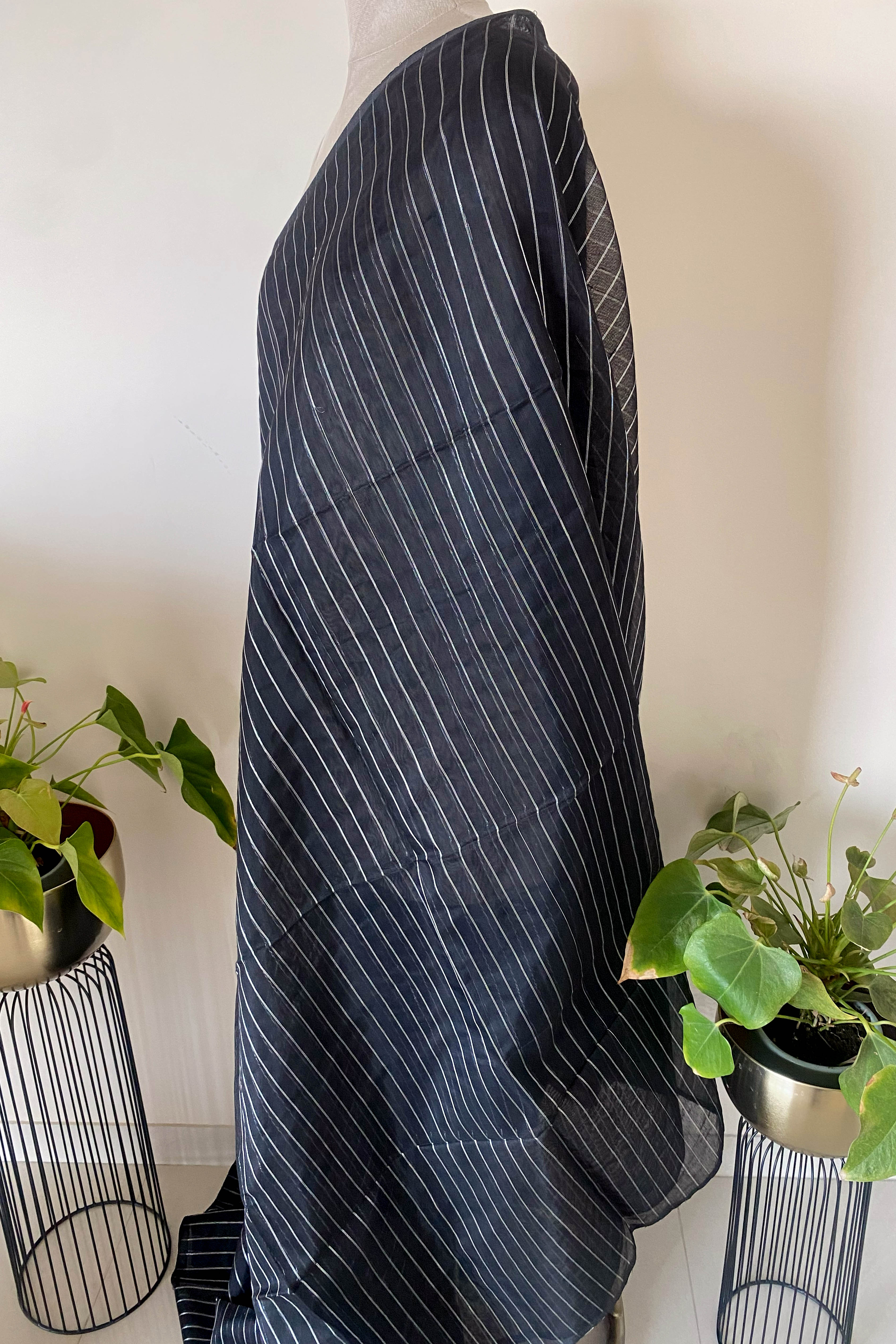 Black & Silver Jamdani Cotton Saree - Indian Handloomz
