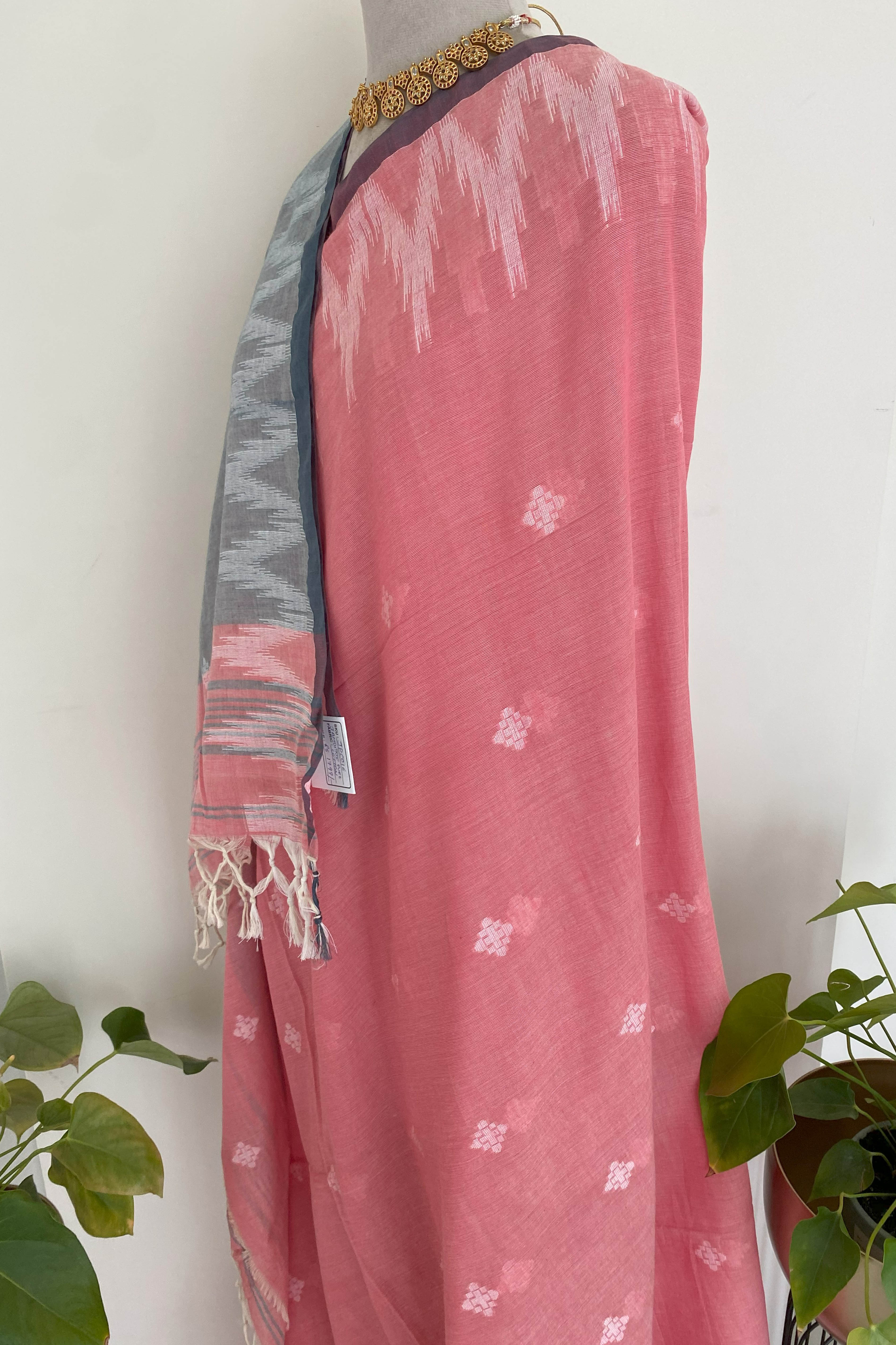 Coral Pink & Grey Jamdani Pure Cotton Saree - Indian Handloomz
