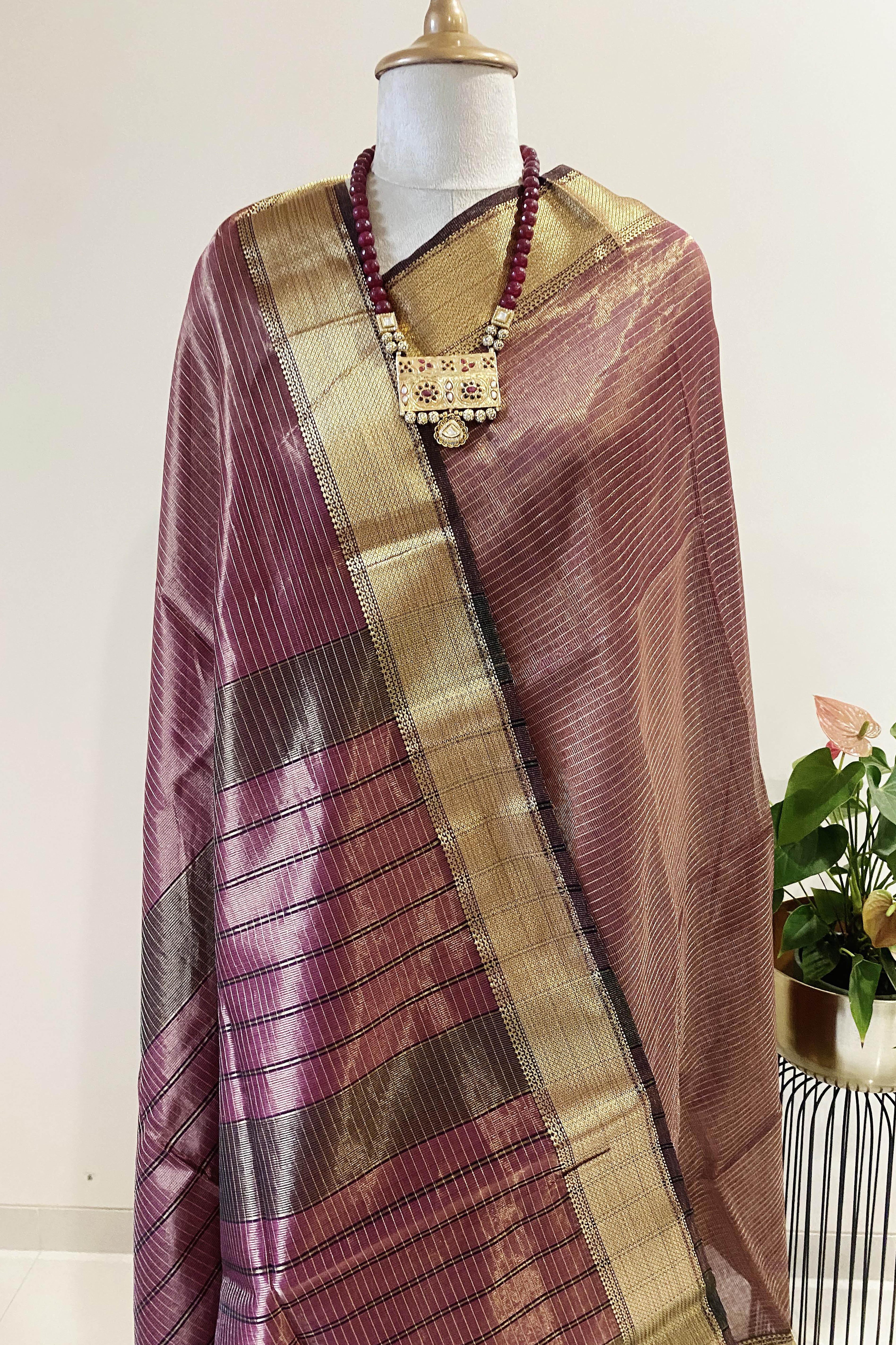 Roja Dark Purplish Pink Maheshwari Silk Cotton Tissue Saree - Indian Handloomz