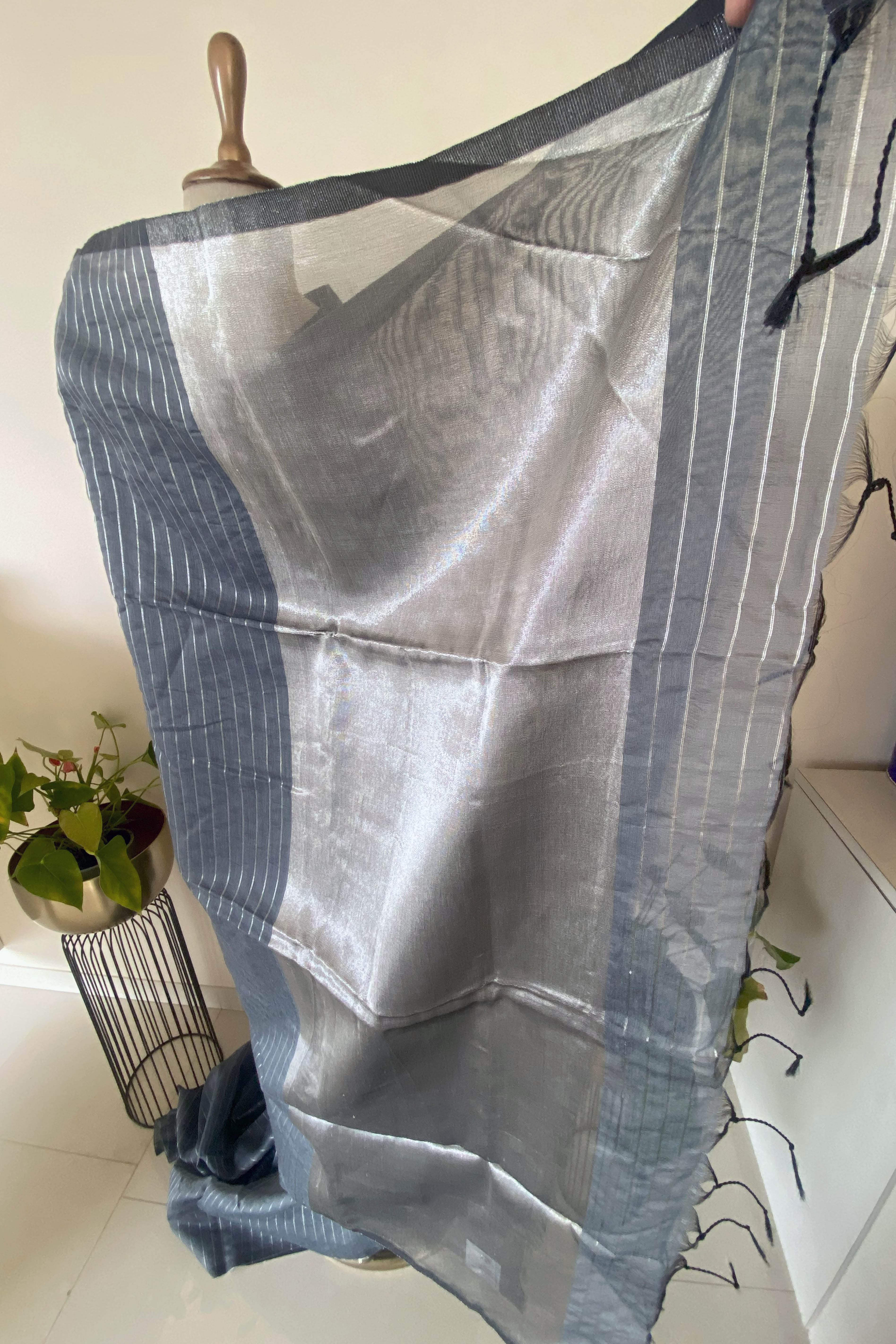 Grey & Silver Jamdani Cotton Saree - Indian Handloomz