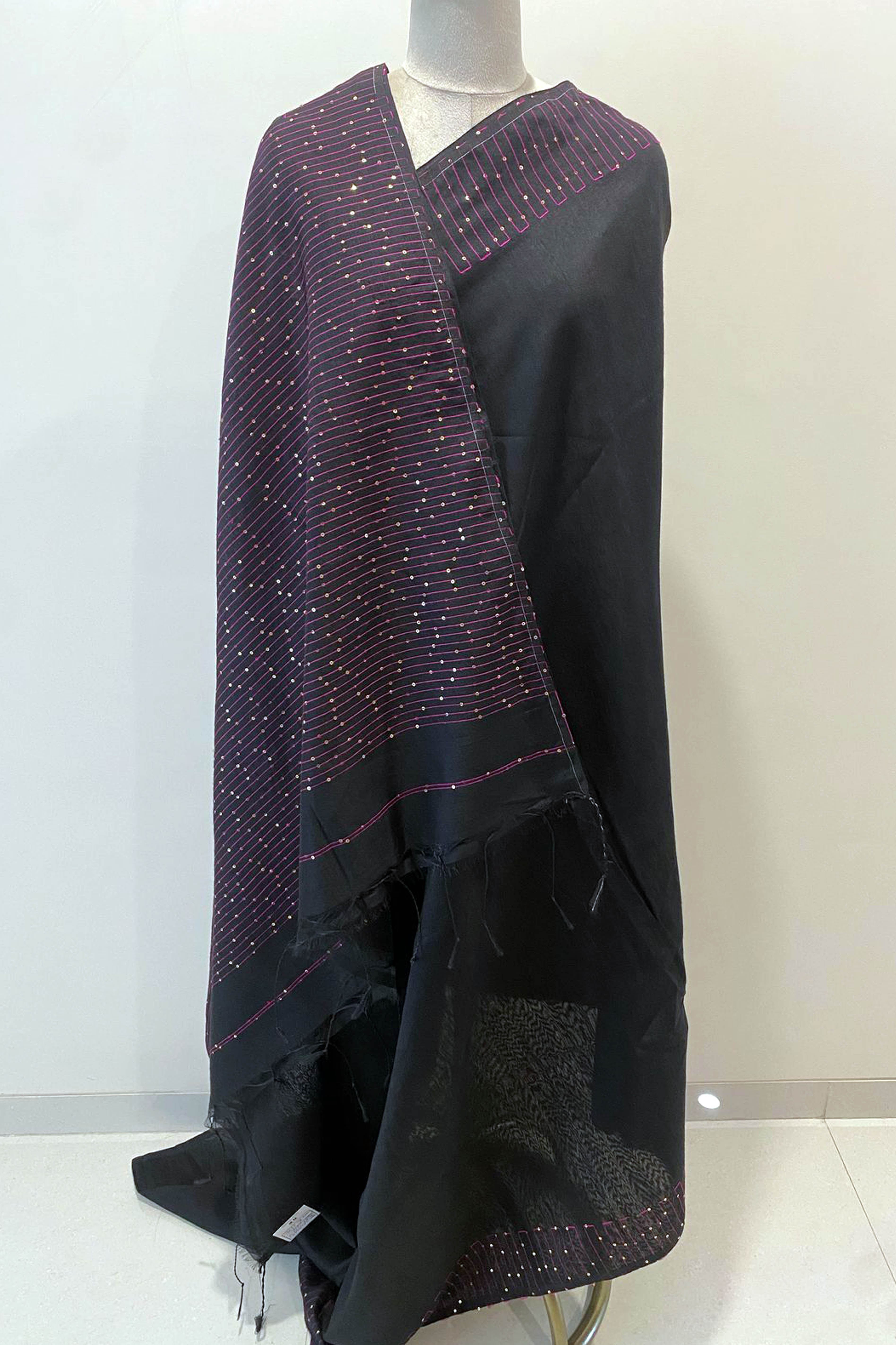 Taarini Jamdani Pure Linen Handloom Saree with Mukaish Work - Indian Handloomz