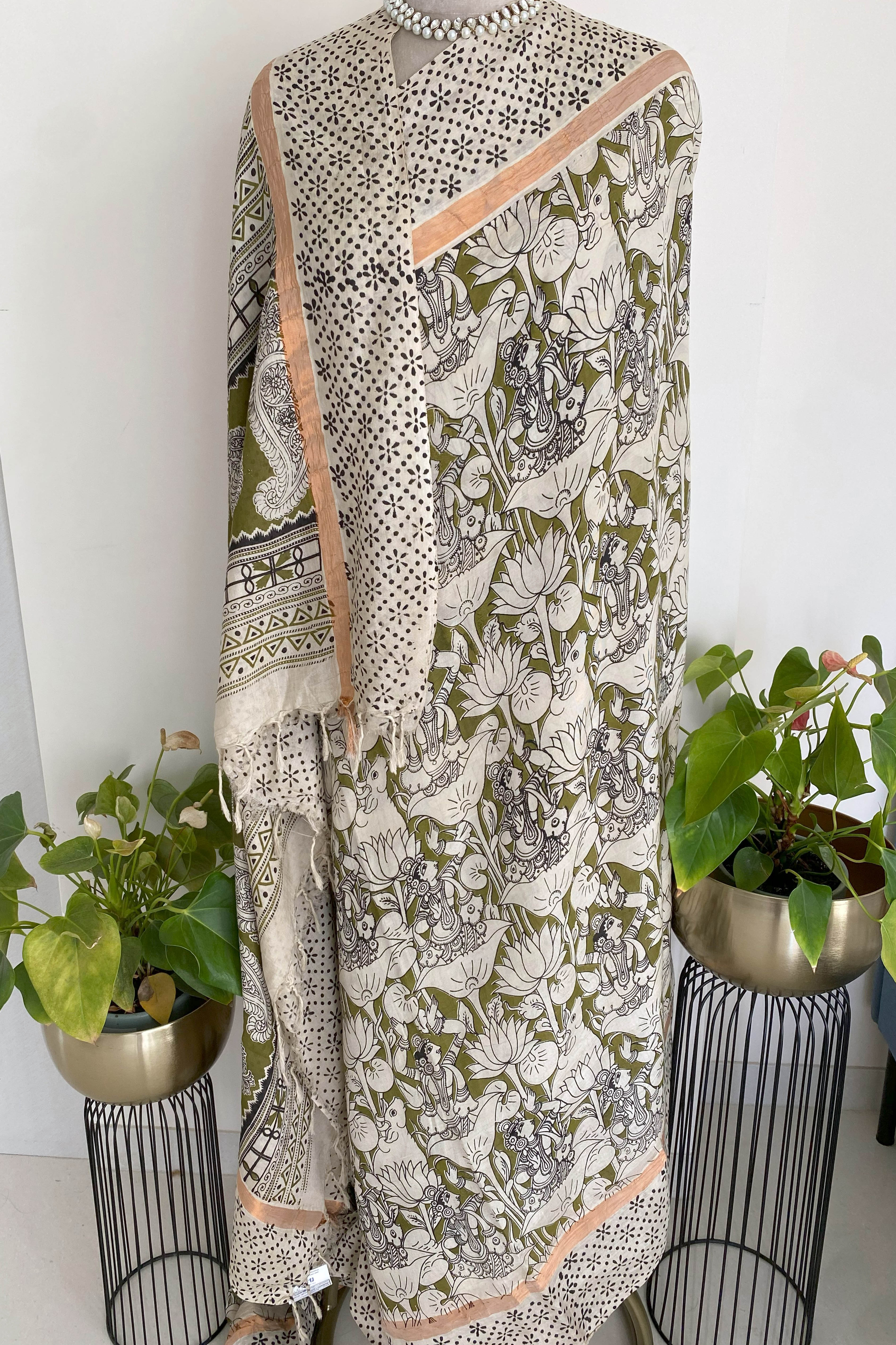 Kalamkari Chennur Silk Saree in Ivory & Green - Indian Handloomz
