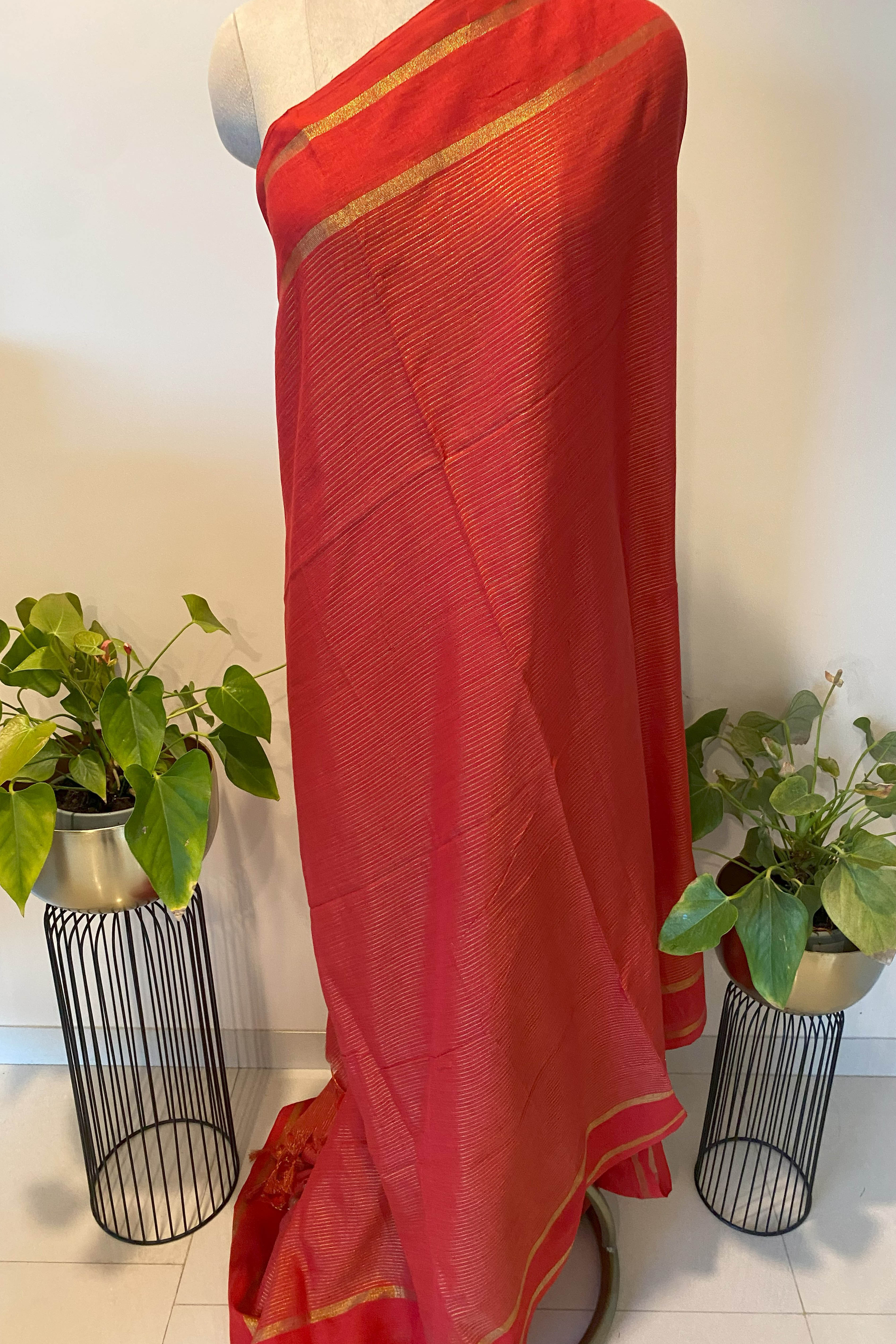 Shades of Red Saree with Golden Border & Checks Pallu - Indian Handloomz