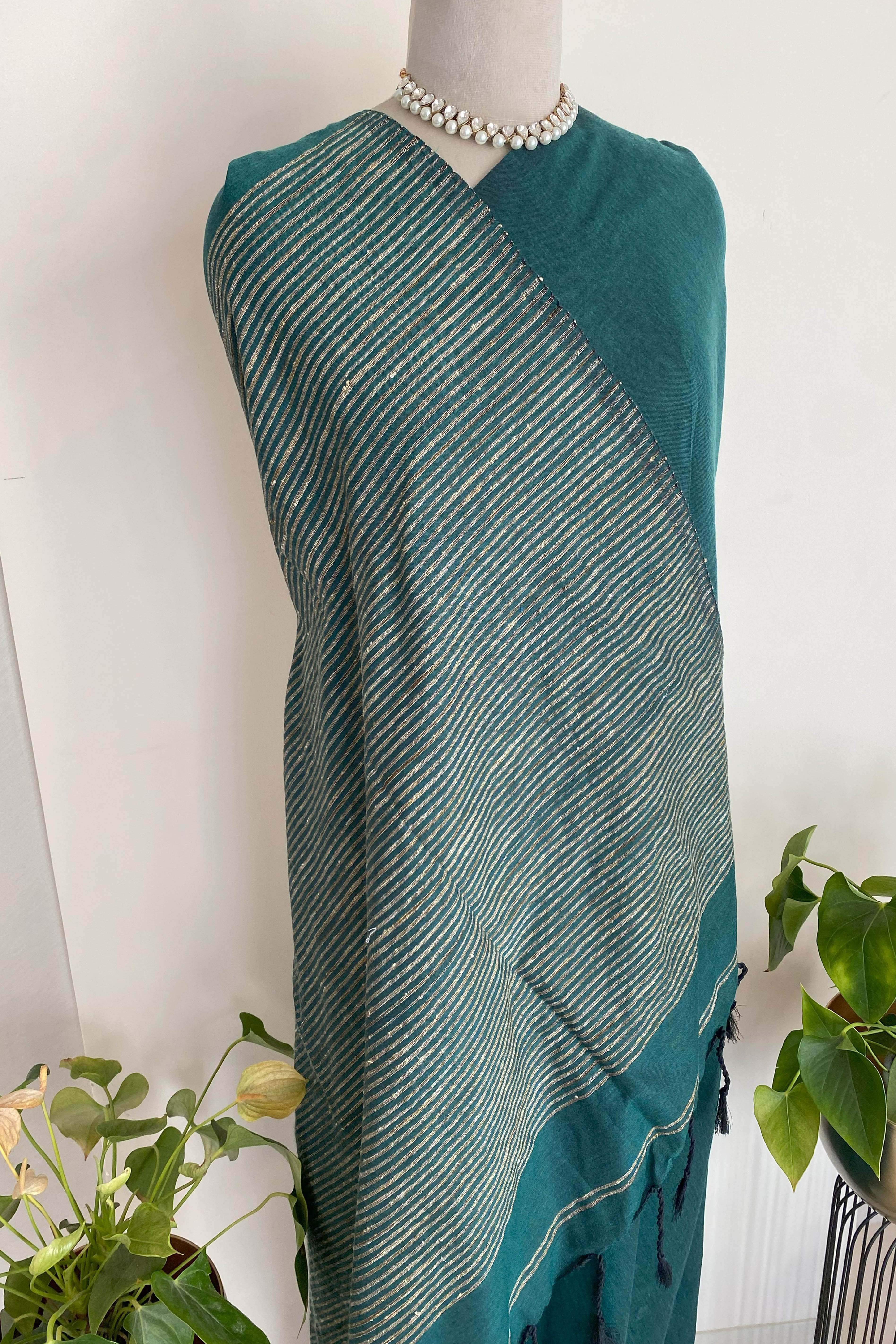 Harini Jamdani Slub Cotton Saree in Bottle Green Colour