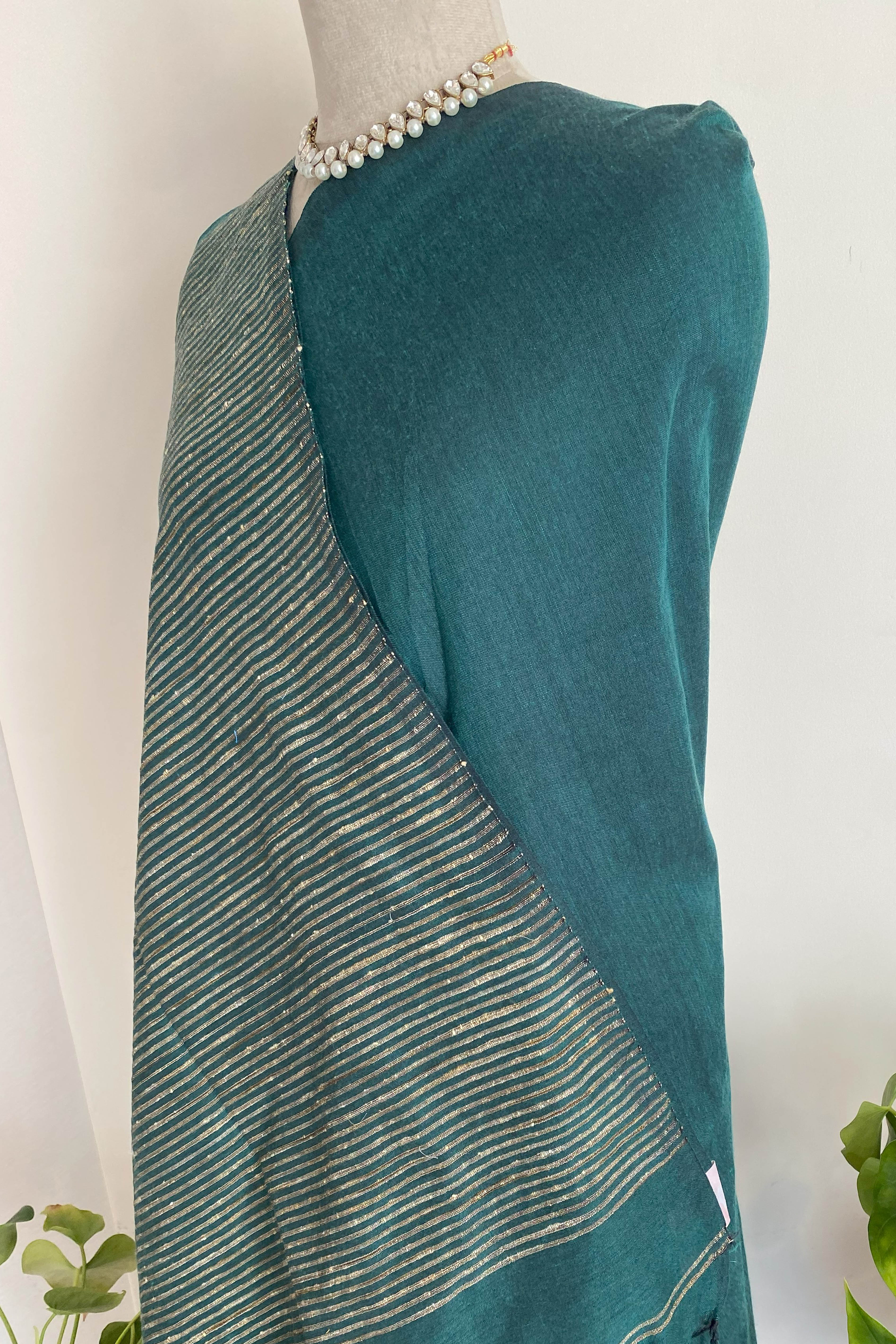 Harini Jamdani Slub Cotton Saree in Bottle Green Colour
