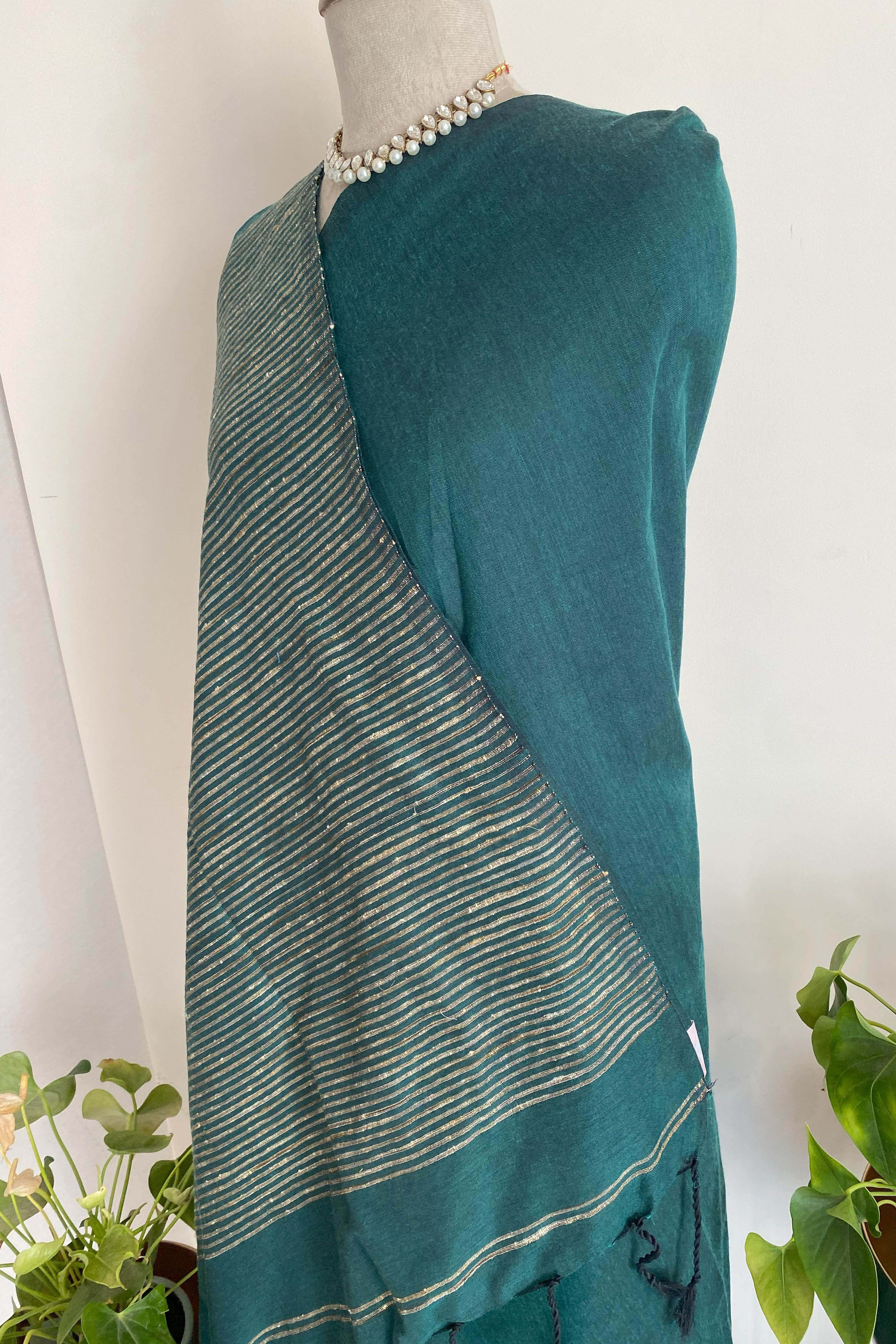 Harini Jamdani Slub Cotton Saree in Bottle Green Colour