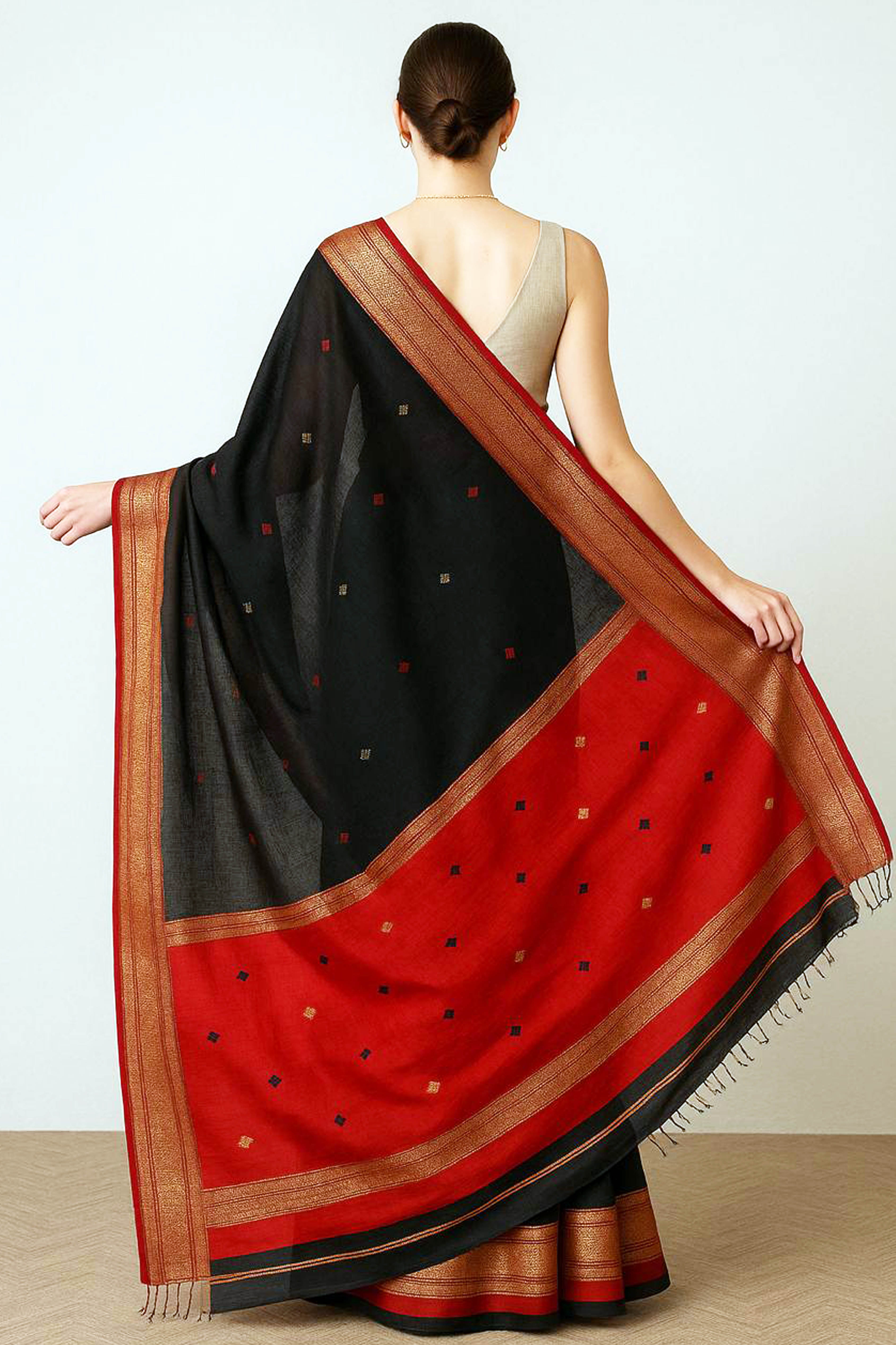 Yamuna Black Damru Butti Maheshwari Silk Cotton Saree
