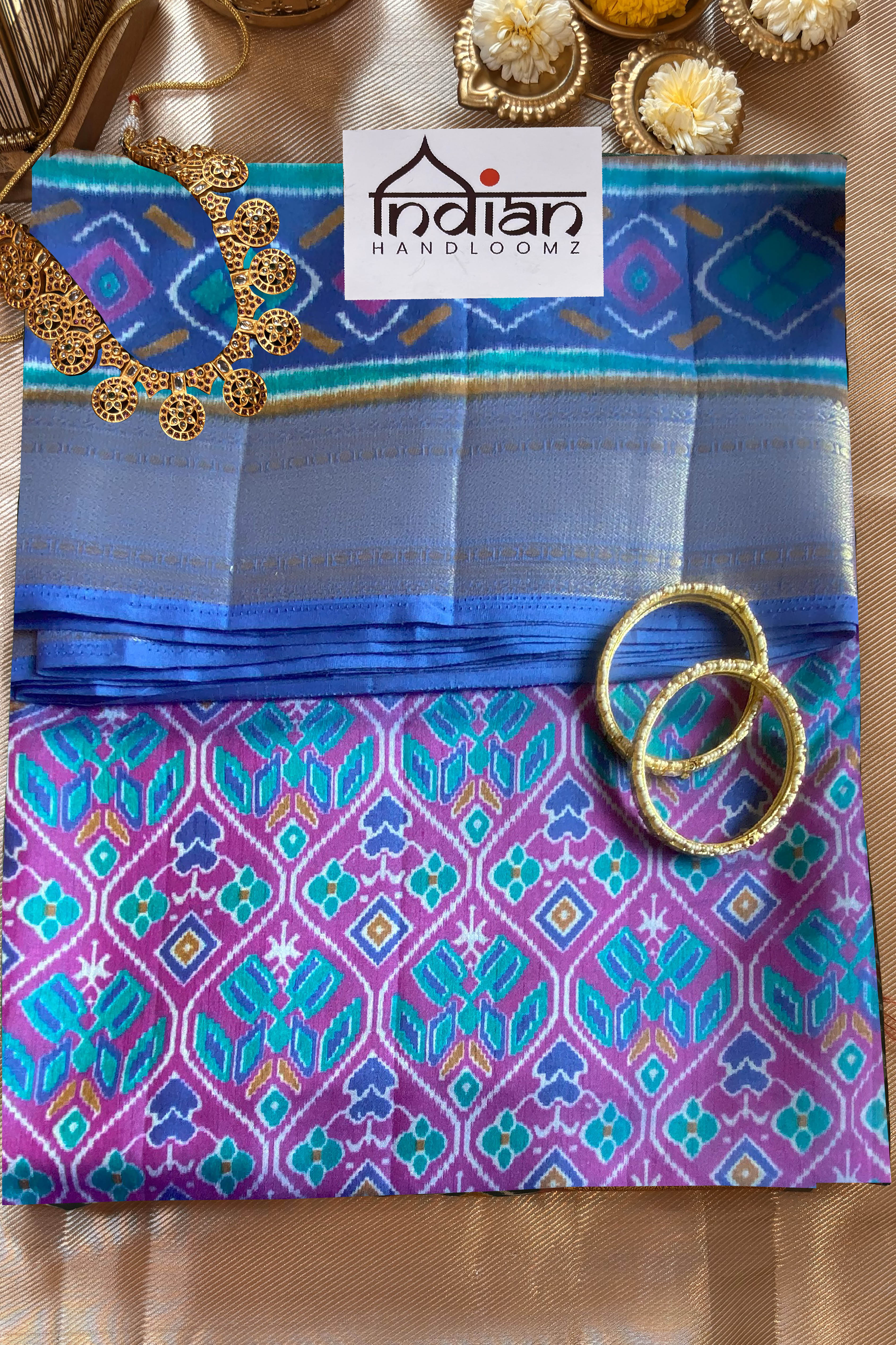 Neelpari Elite & Rich Look Patola & Zig Zag Pattern Dual Tone Premium Dola Soft Silk Saree