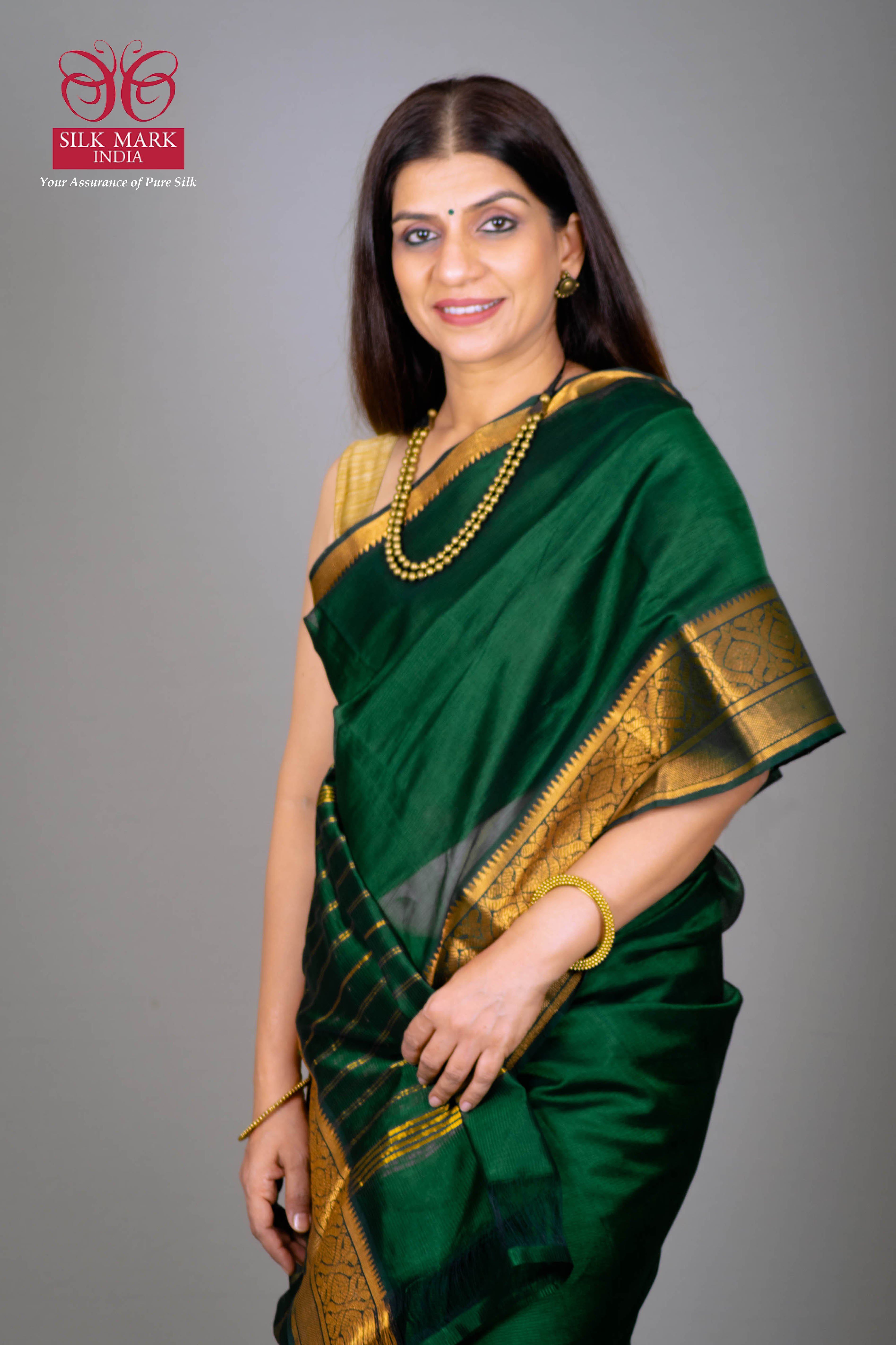 Gauri Pure Venkatagiri Silk Saree in Bottle Green Colour with Gadwal Border - Indian Handloomz
